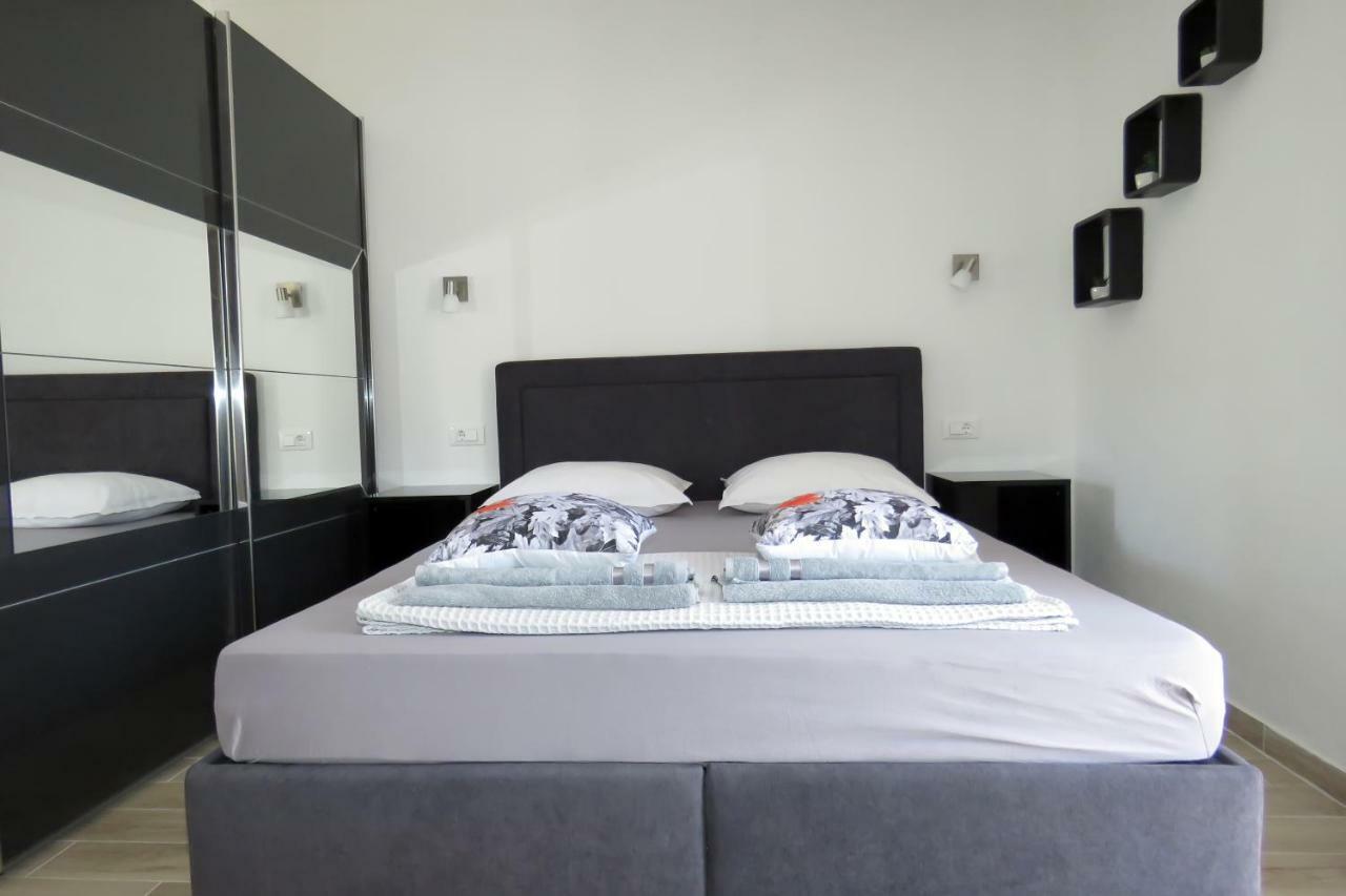 Lux Dalmatia I & R Hotel Makarska Buitenkant foto