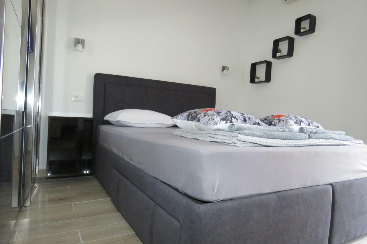 Lux Dalmatia I & R Hotel Makarska Buitenkant foto